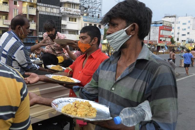 भूख से राहत (Hunger Relief): "सुनहरा बगीचा"